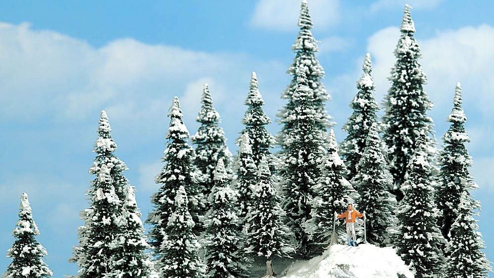 BUSCH 6466 — Ели в снегу (20 деревьев ~60—135 мм), 1:72-1:220